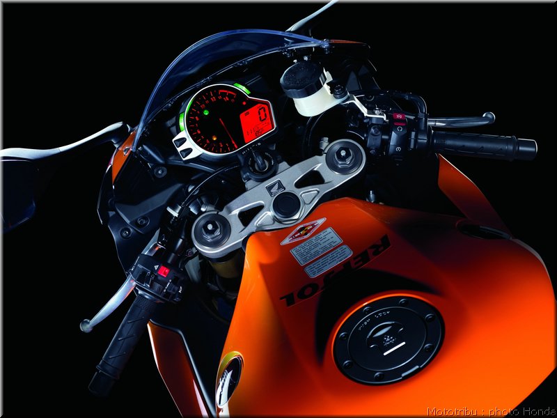 honda_cbr1000_rrabs_019