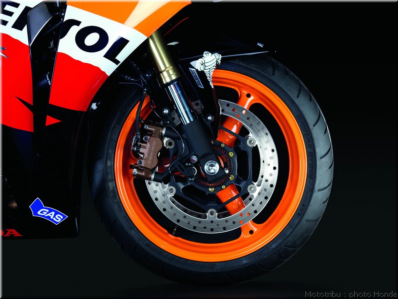 honda_cbr1000_rrabs_021