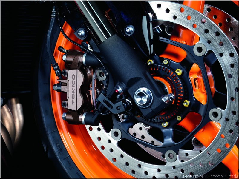 honda_cbr1000_rrabs_022