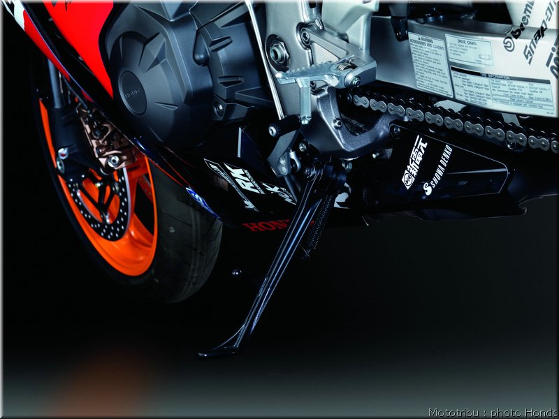 honda_cbr1000_rrabs_035