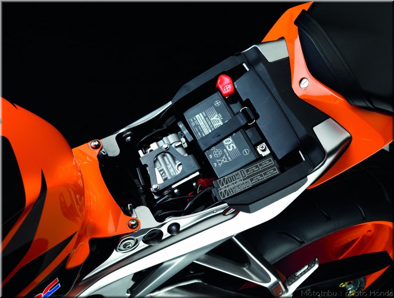 honda_cbr1000_rrabs_038