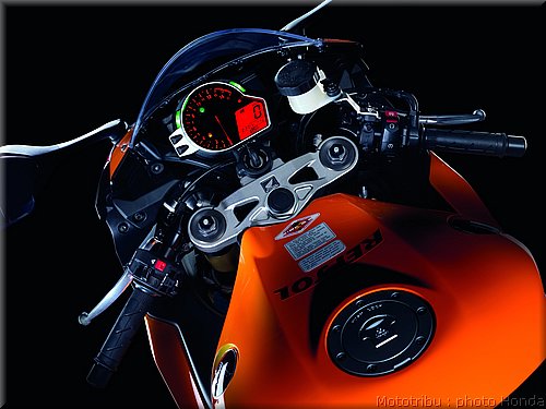 honda_cbr1000_rrabs_019.jpg