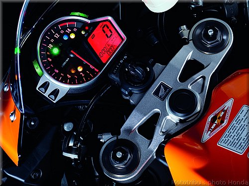 honda_cbr1000_rrabs_020.jpg