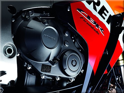 honda_cbr1000_rrabs_025.jpg