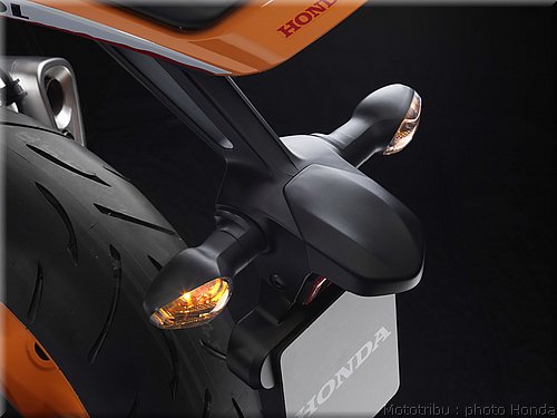 honda_cbr1000_rrabs_027.jpg