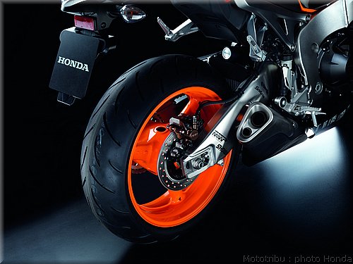 honda_cbr1000_rrabs_031.jpg