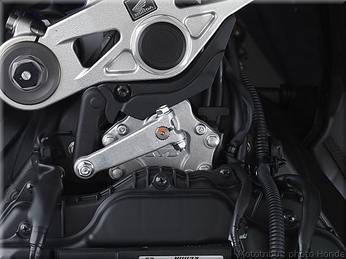 honda_cbr1000_rrabs_045.jpg