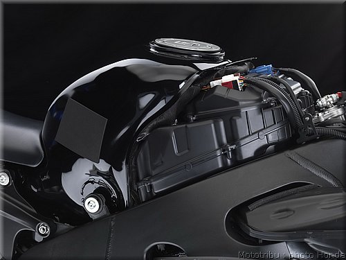 honda_cbr1000_rrabs_046.jpg