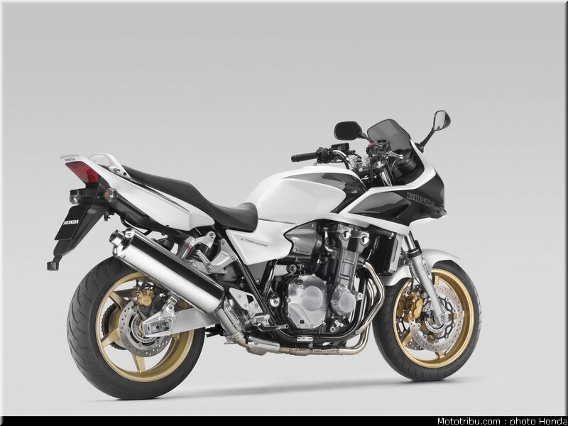 honda_cb1300s_2009_009