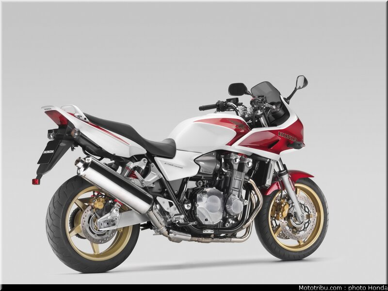 honda_cb1300s_2009_011