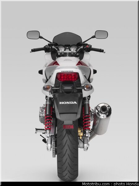 honda_cb1300s_2009_015