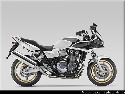 honda_cb1300s_2009_001.jpg