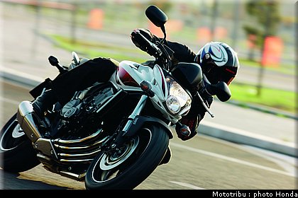 honda_600hornet_2009_0020.jpg