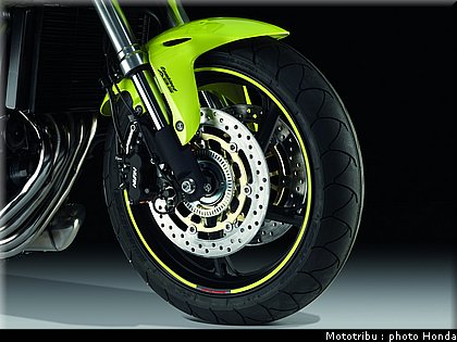 honda_600hornet_2009_0095.jpg