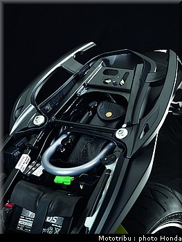 honda_600hornet_2009_0103.jpg