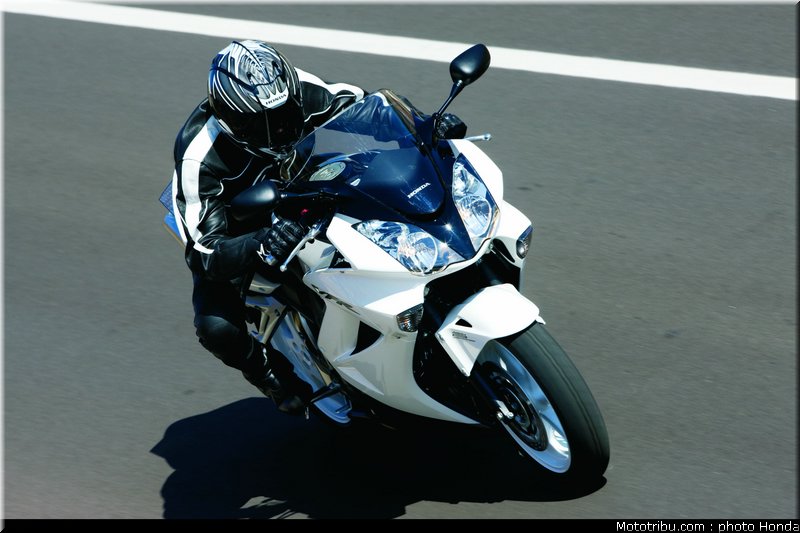 honda_800_vfr_2009_001