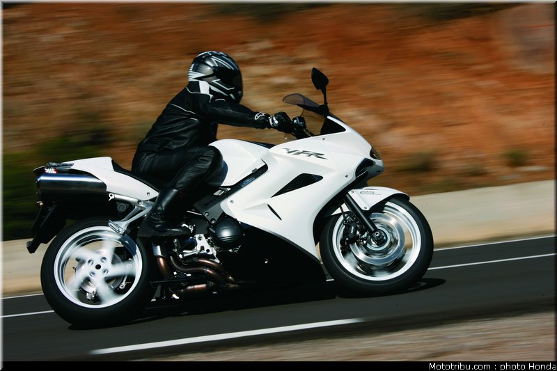 honda_800_vfr_2009_004