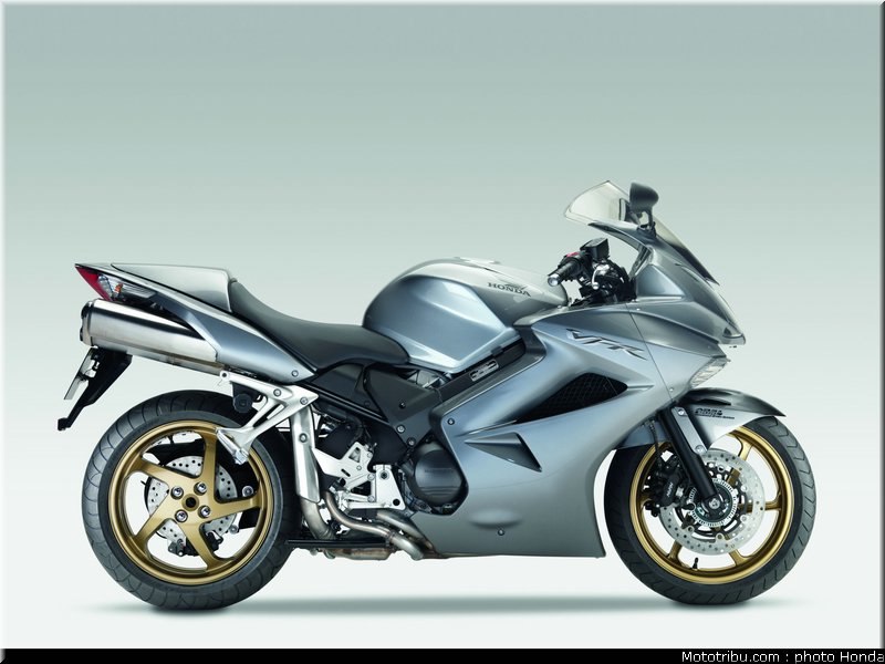 honda_800_vfr_2009_013