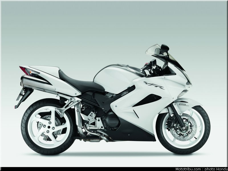 honda_800_vfr_2009_015