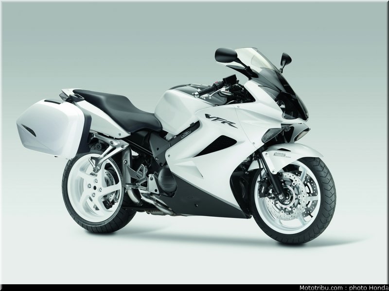 honda_800_vfr_2009_023