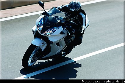 honda_800_vfr_2009_003.jpg