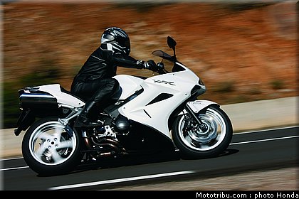 honda_800_vfr_2009_004.jpg