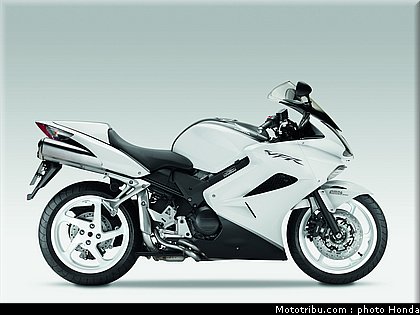 honda_800_vfr_2009_015.jpg