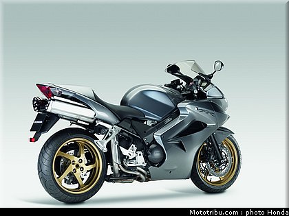 honda_800_vfr_2009_020.jpg
