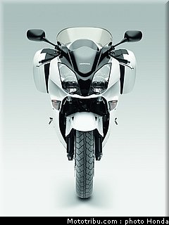 honda_800_vfr_2009_035.jpg