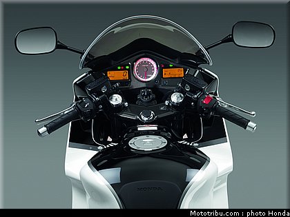 honda_800_vfr_2009_044.jpg