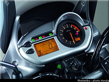 honda_transalp2009_0075.jpg
