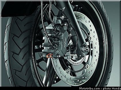 tnhonda_1000_cbf_2010_0049.jpg