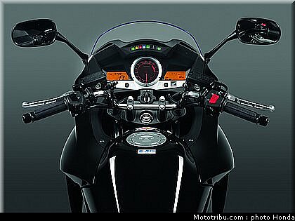 tnhonda_1000_cbf_2010_0054.jpg