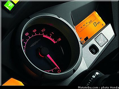 tnhonda_1000_cbf_2010_0057.jpg