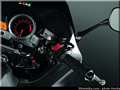 tnhonda_1000_cbf_2010_0091.jpg