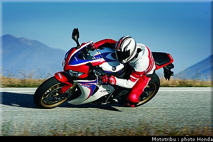honda_1000cbr_2010_002.jpg