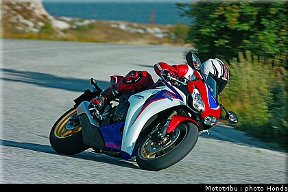 honda_1000cbr_2010_003.jpg