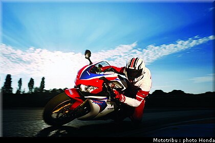 honda_1000cbr_2010_004.jpg