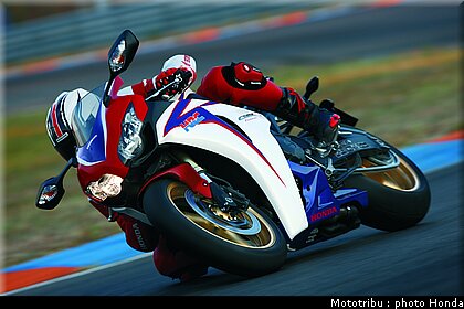 honda_1000cbr_2010_005.jpg