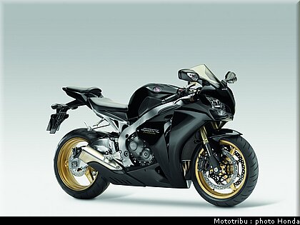 honda_1000cbr_2010_006.jpg