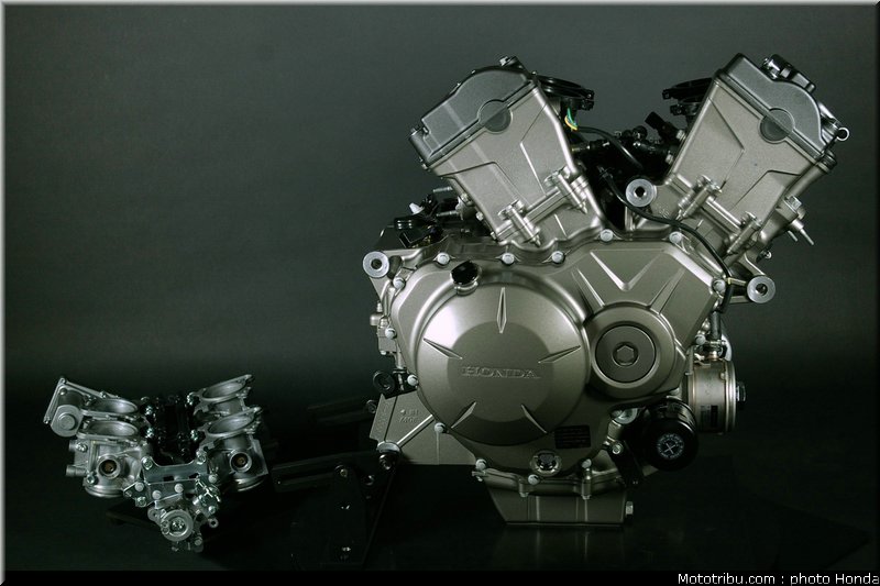 honda_vfr_1200f_2010_moteur_001