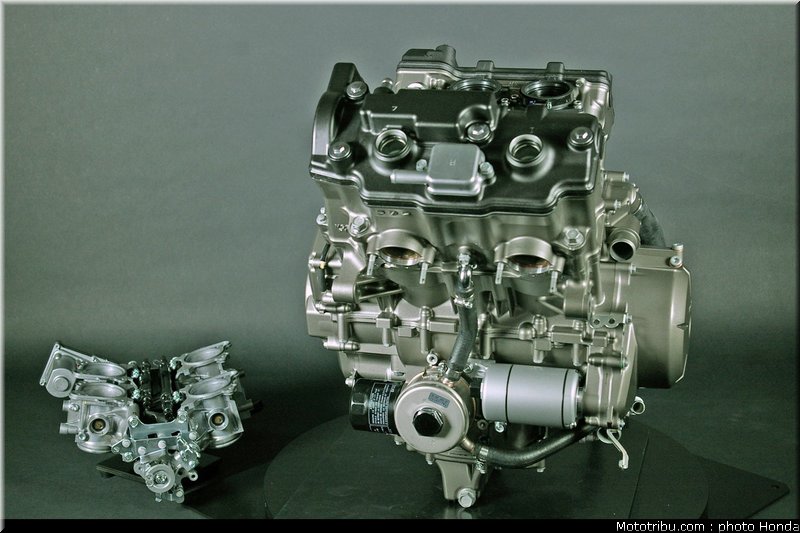 honda_vfr_1200f_2010_moteur_004