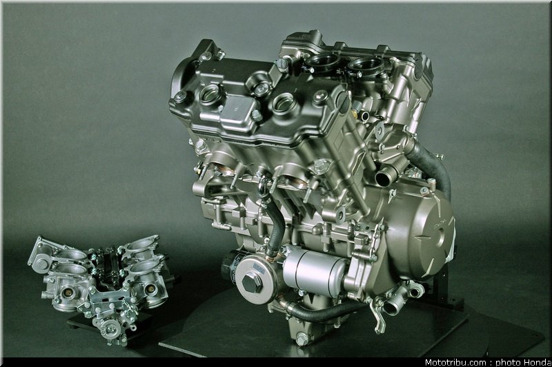honda_vfr_1200f_2010_moteur_006
