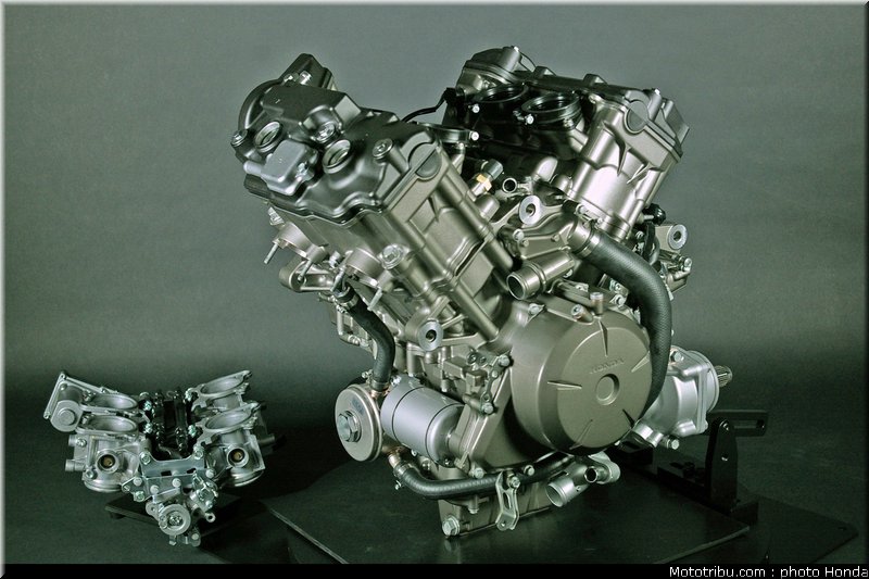 honda_vfr_1200f_2010_moteur_008