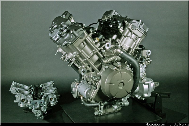honda_vfr_1200f_2010_moteur_009