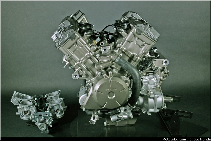 honda_vfr_1200f_2010_moteur_011