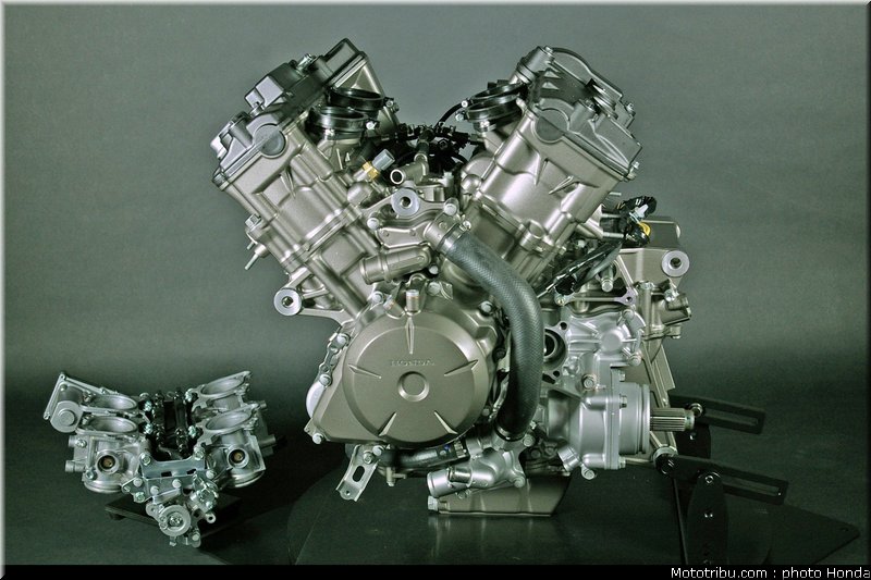 honda_vfr_1200f_2010_moteur_012
