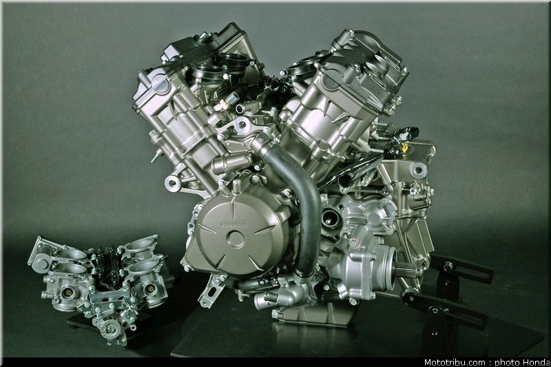 honda_vfr_1200f_2010_moteur_013