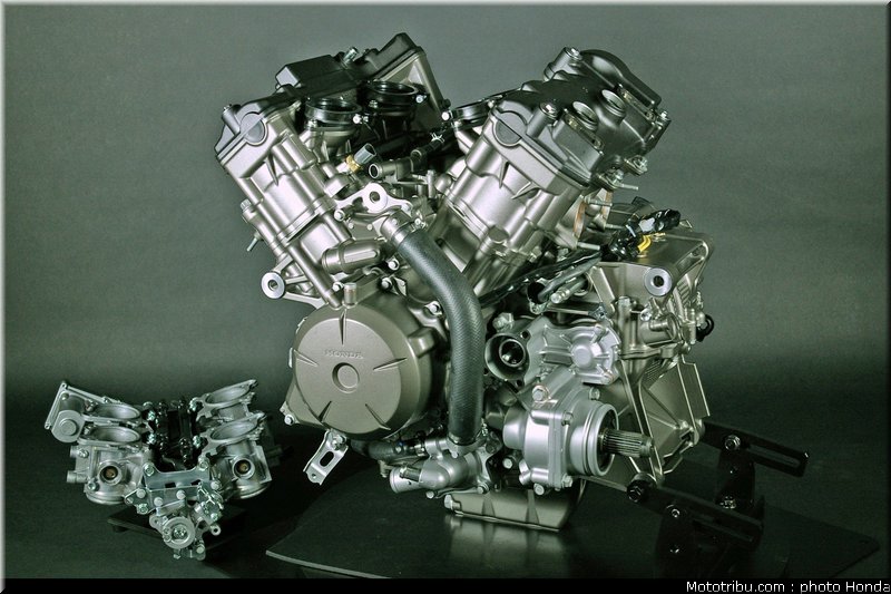 honda_vfr_1200f_2010_moteur_014