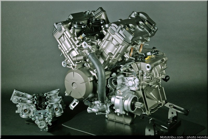 honda_vfr_1200f_2010_moteur_015